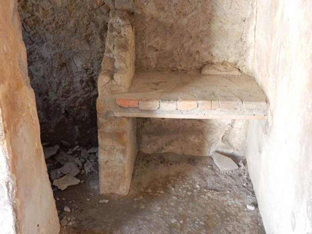 V.8 Herculaneum. May 2018. Room 2, kitchen. Photo courtesy of Buzz Ferebee.